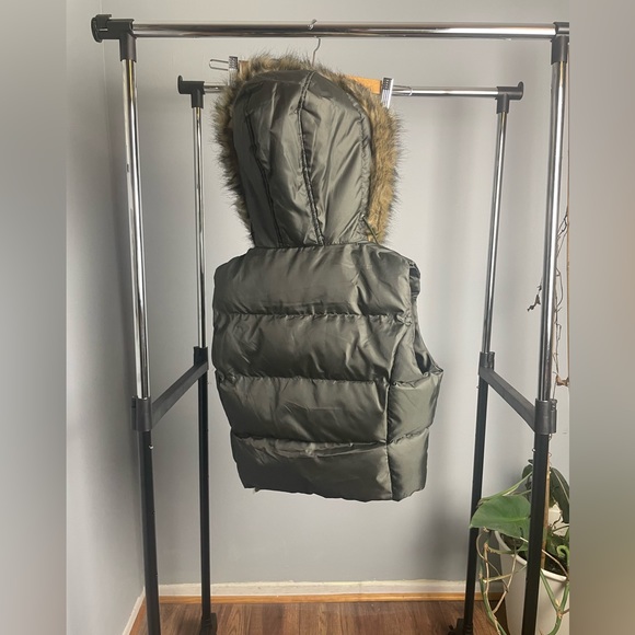 (Sold)Fairweather “Jenny From the Block” Fur Hood Vest. Medium. Only One Left!! - Picture 3 of 4